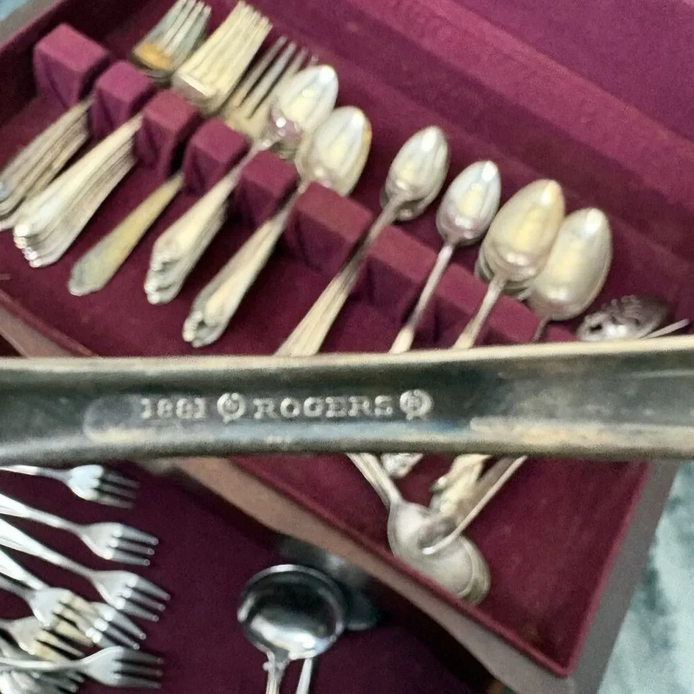 WMRogers & Son Silver plate Flatware Exquisite Collection Wooden Case 76 Piece